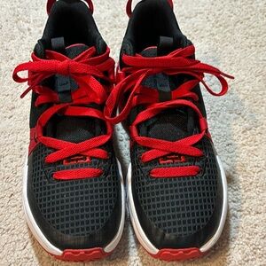 Kids Lebron James witness vII basketball shoes size 4.5y